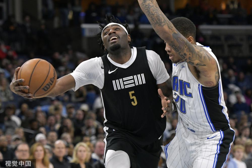 显得格外紧 显得格外紧